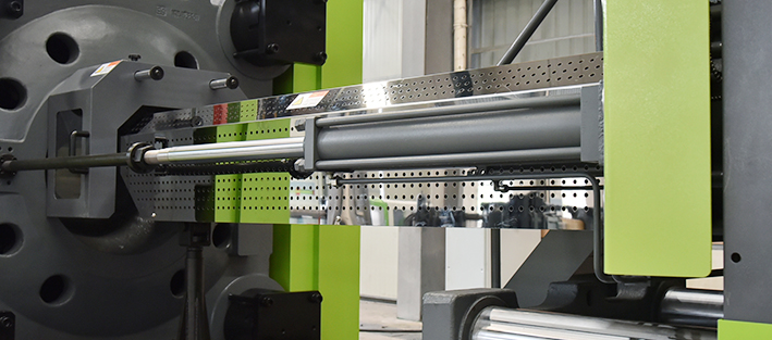 servo injection molding machine-screw